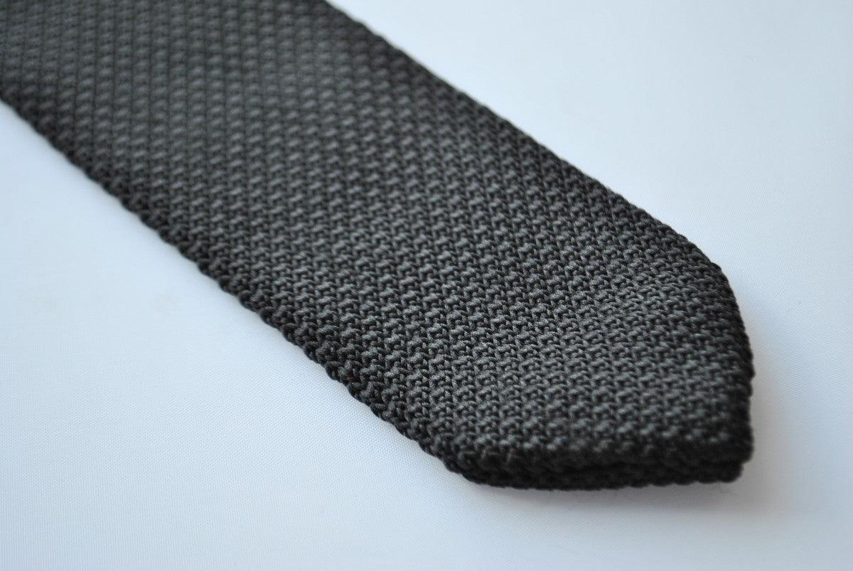 black tie knitted tie with pointed end in standard 8cm width