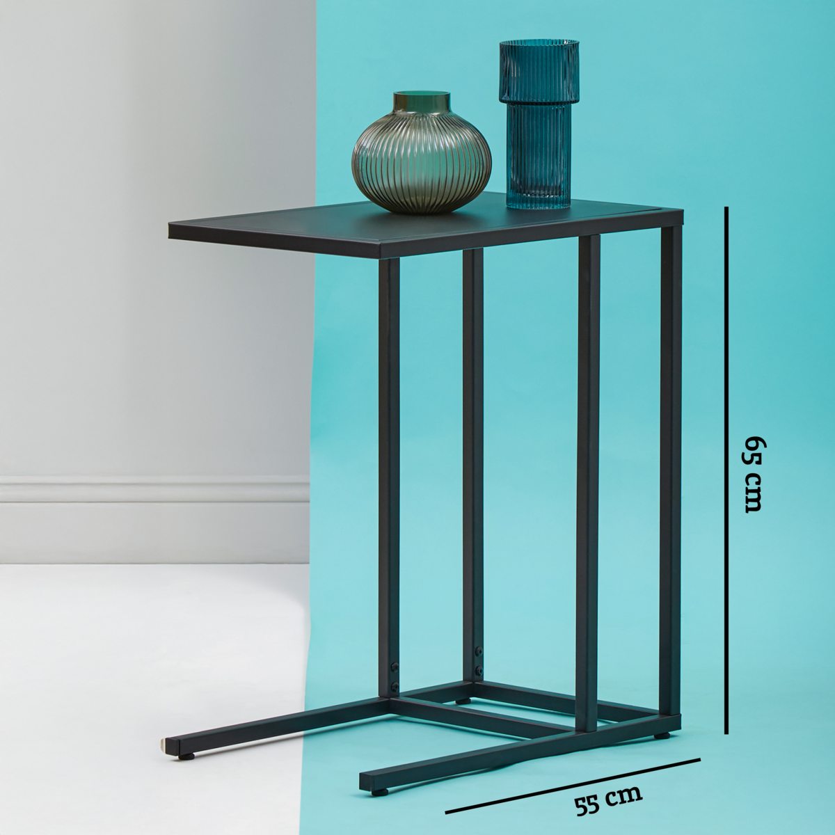Black Powder Coated Metal Side Table with C-Shaped Design, Acero | Acero