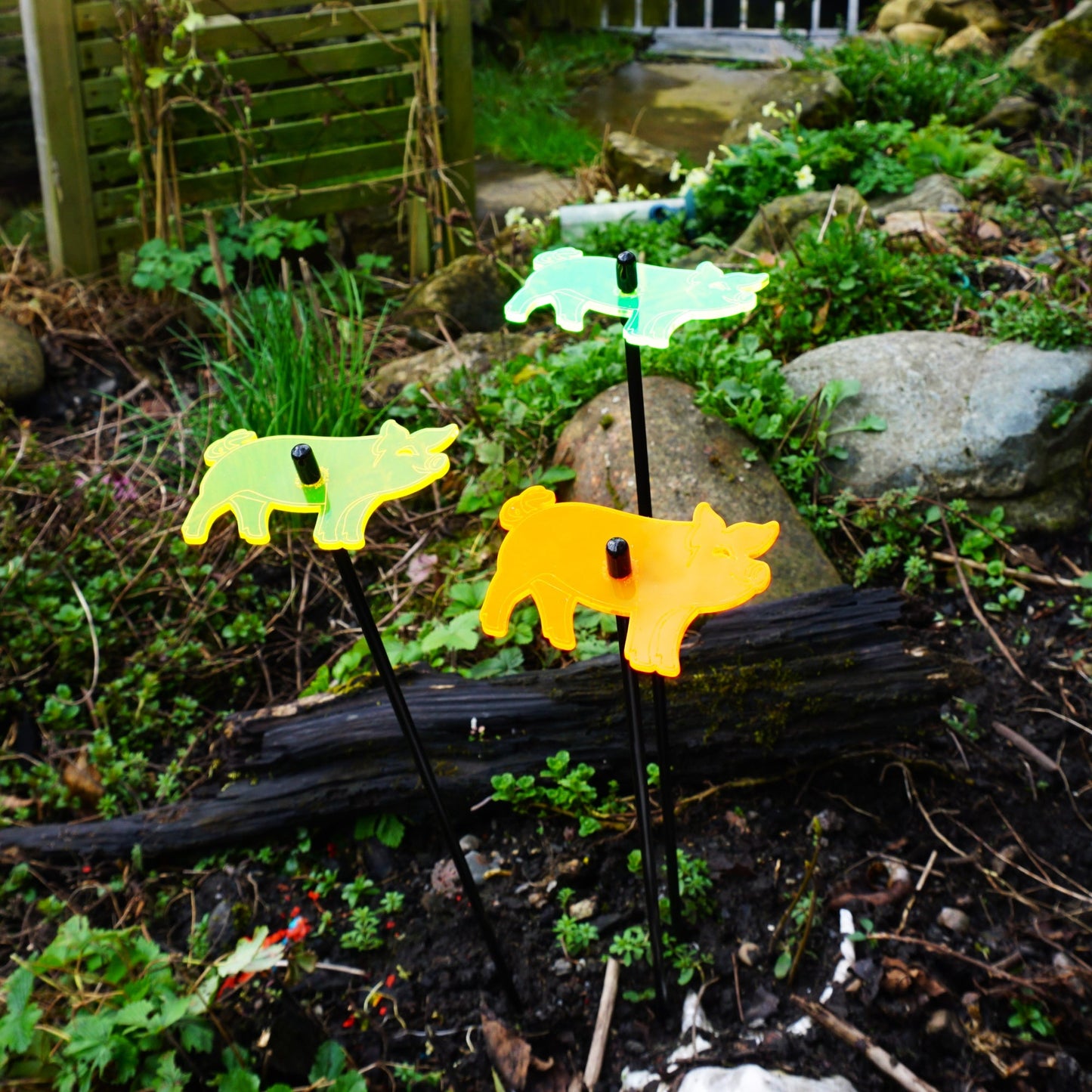 Set of 3 Glowing Medium Pigs SunCatcher Garden Decor Stakes