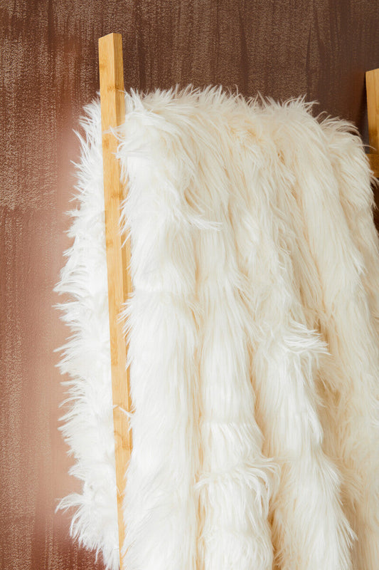 Bosie Cream Faux Fur Throw | Lamina