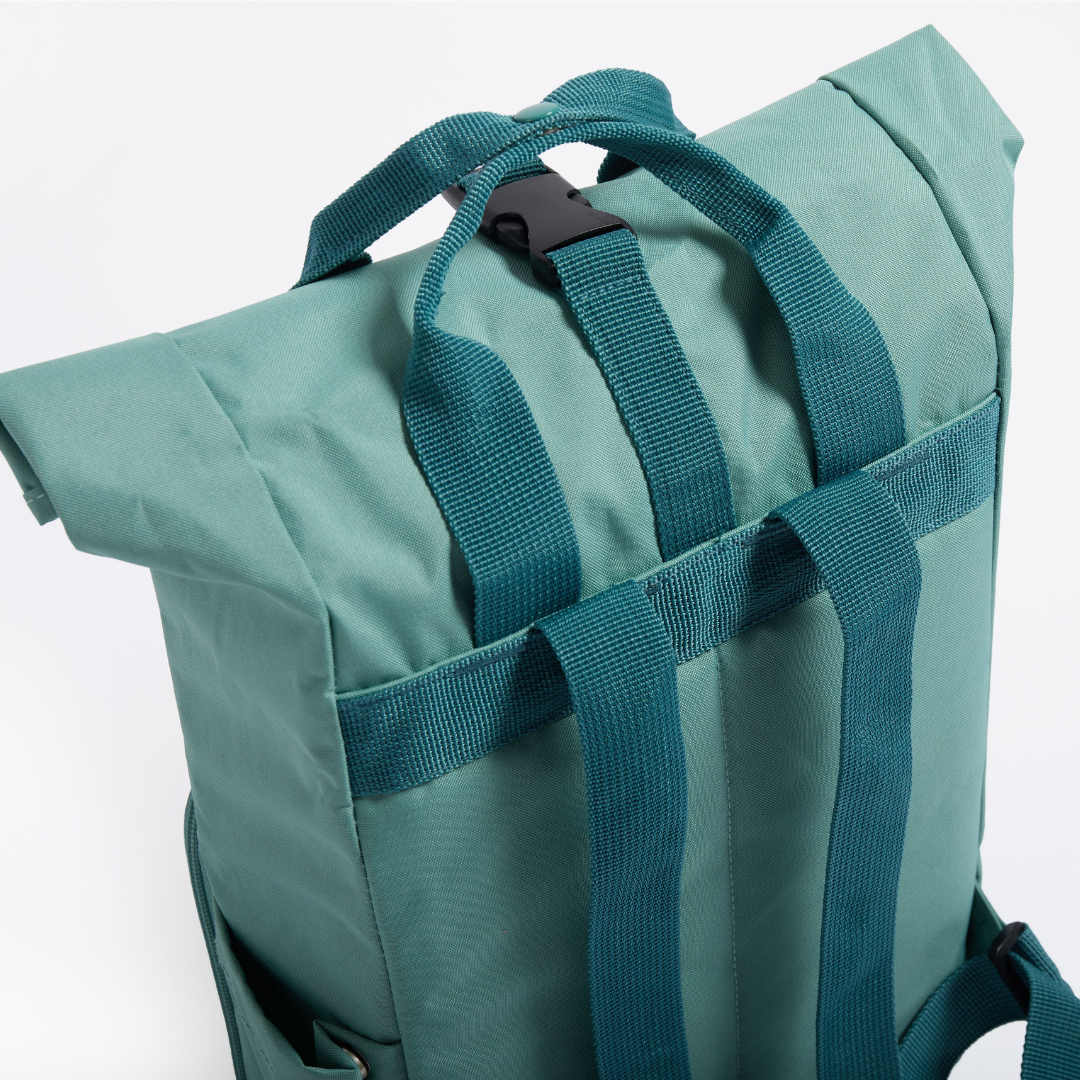 Pack Like a Pro with the Smiling Houdini