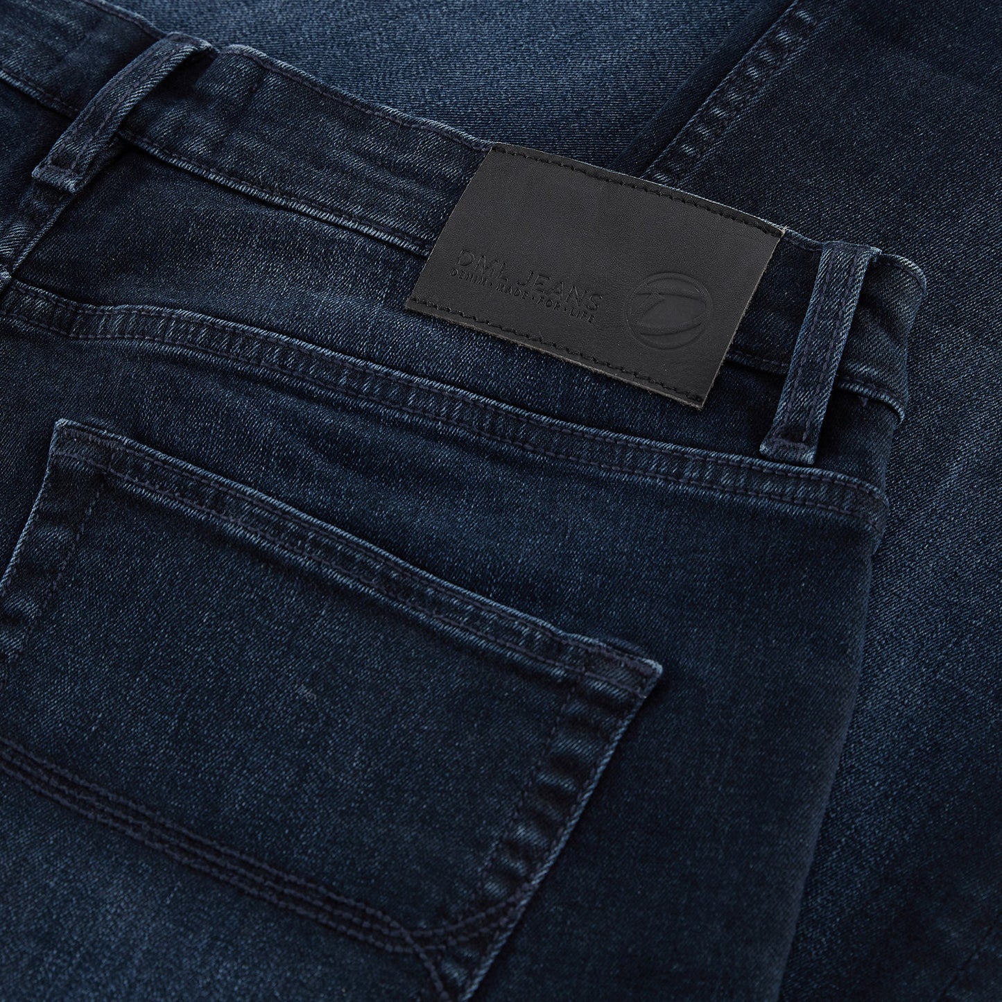 Alaska straight fit Jeans In Ink Blue