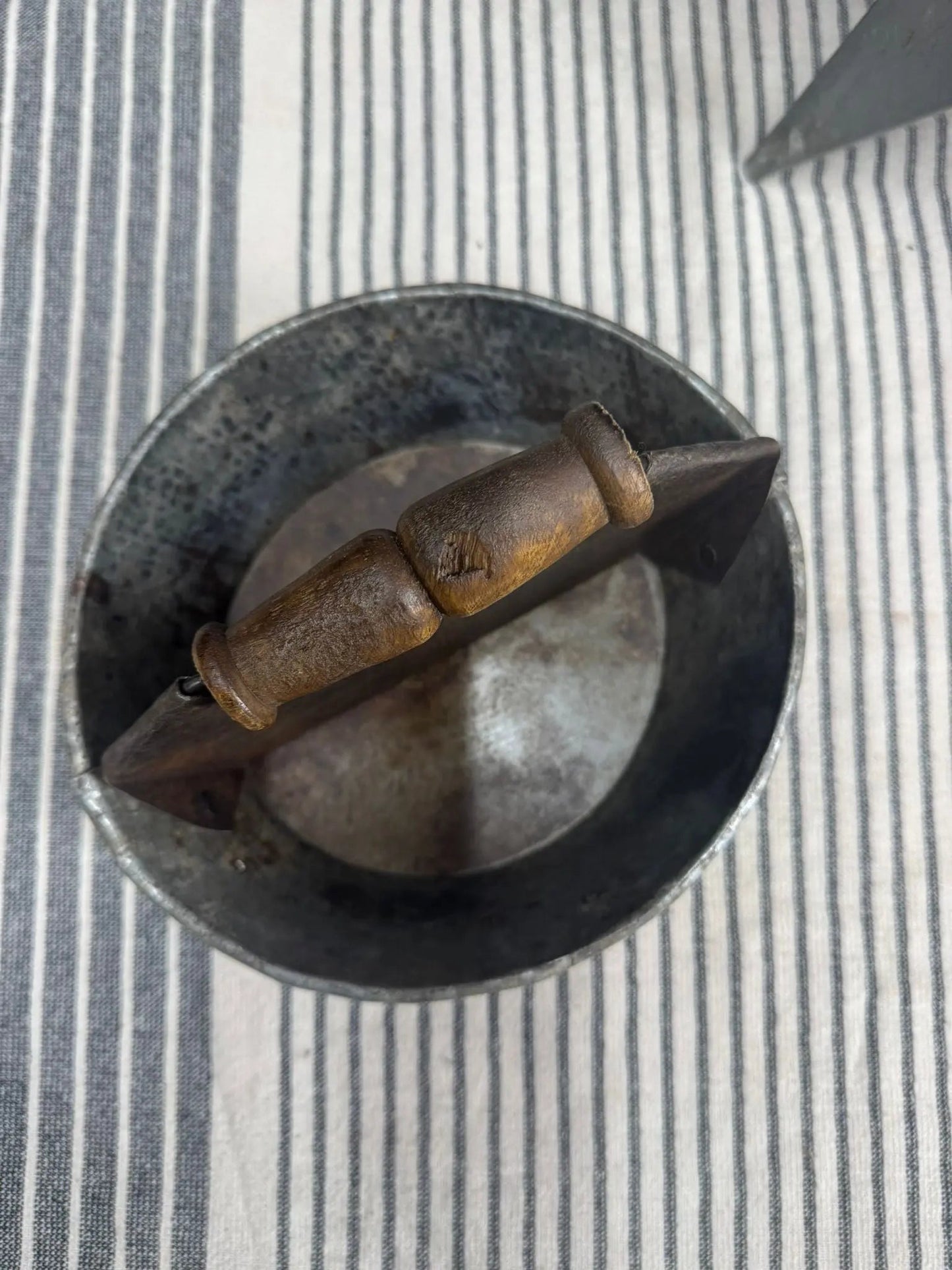 Vintage Small Metal Tray / Plant Pot Herb Planter / Metal Bucket Carry Caddie (B)