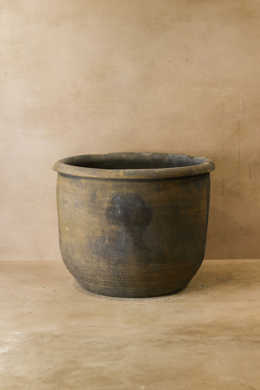 Big Old Grey Asian Pot - L012