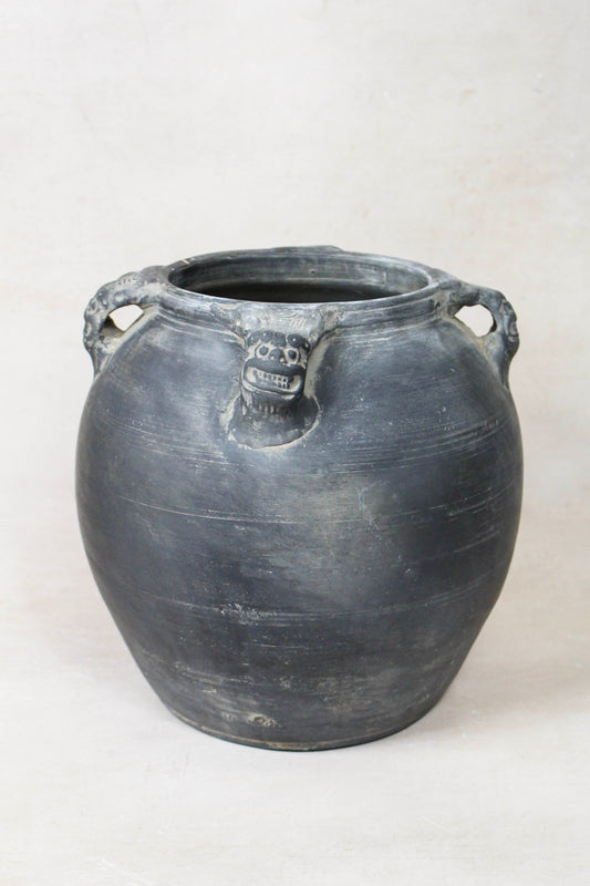 Vintage Lion Ears Dark Pot - DE.24