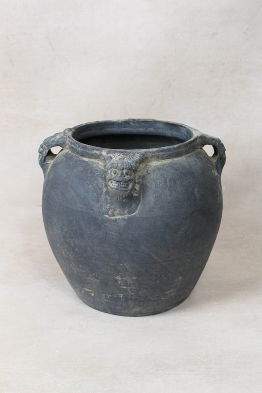 Vintage Lion Ears Dark Pot - DE.30
