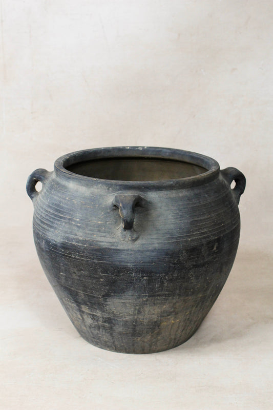 Vintage Dark pot with ears - E4.29