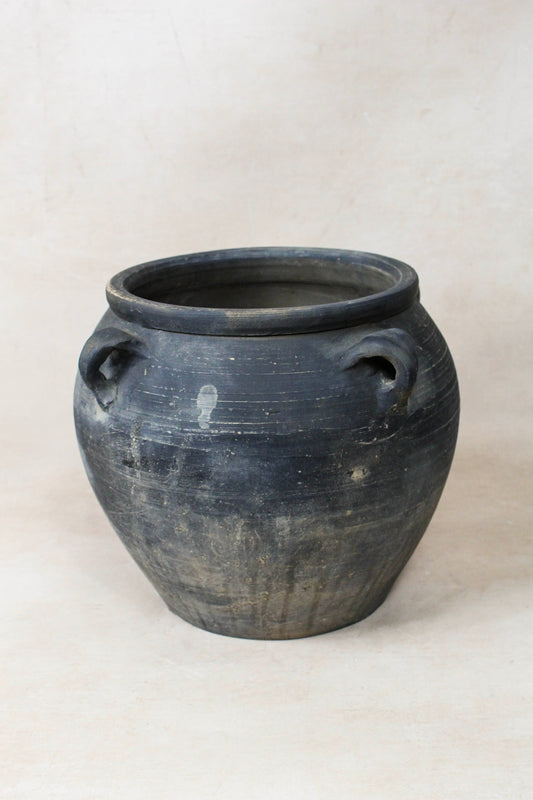 Vintage Dark pot with ears - E4.32