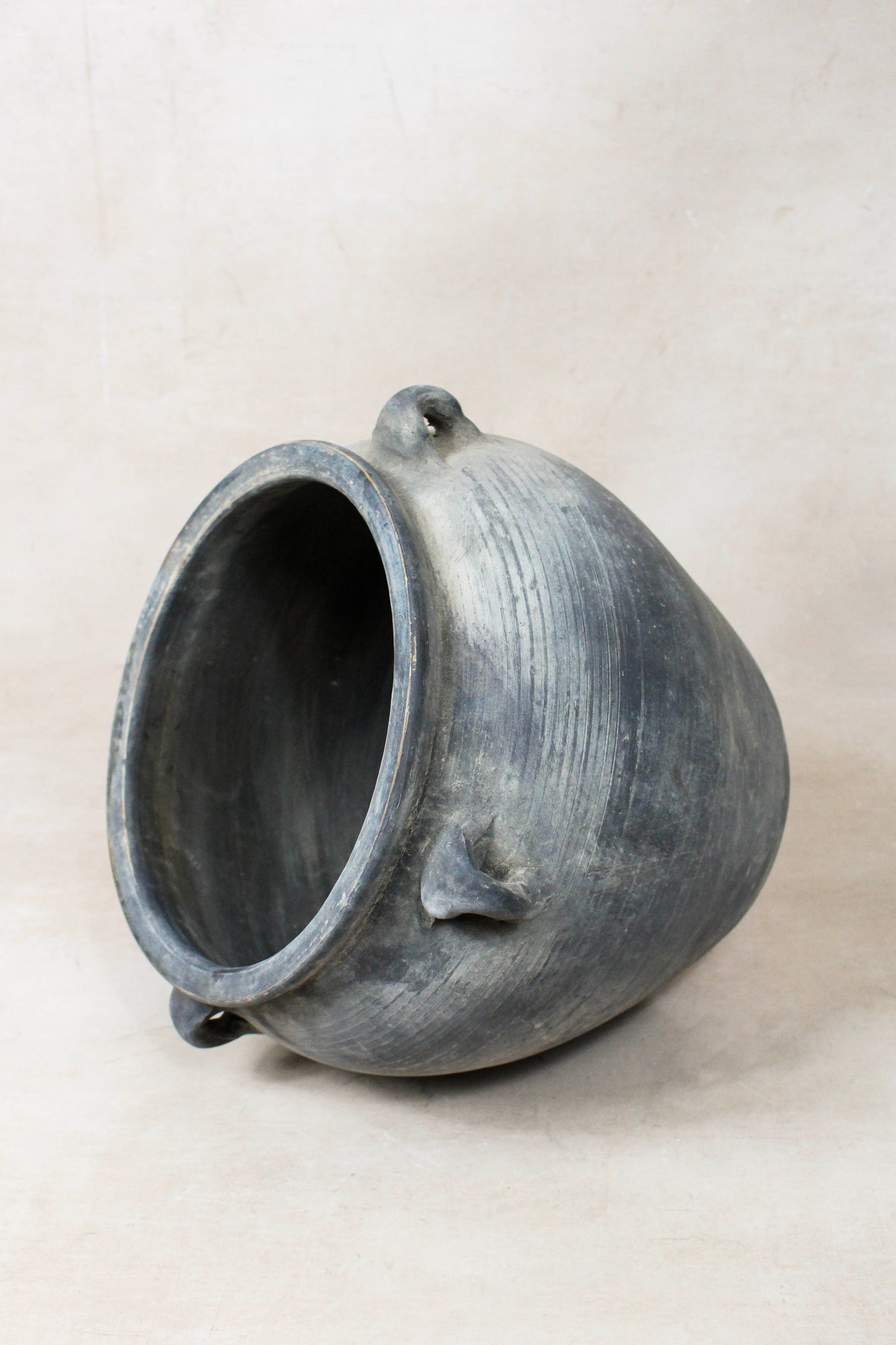 Vintage Dark pot with ears - E4.33