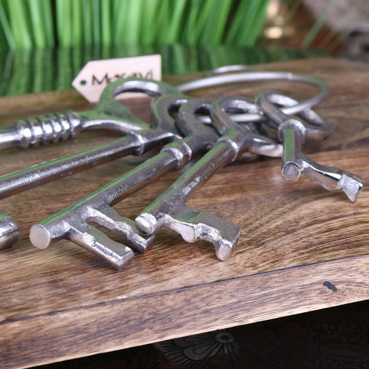 Dubha Vintage Style Bunch of Keys Ornament