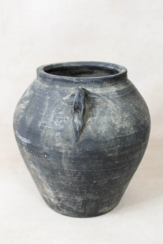Vintage Dark pot with ears - E2.7