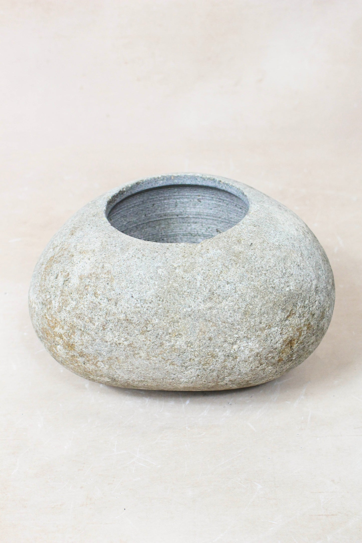 River Stone Planter Pot 22.10