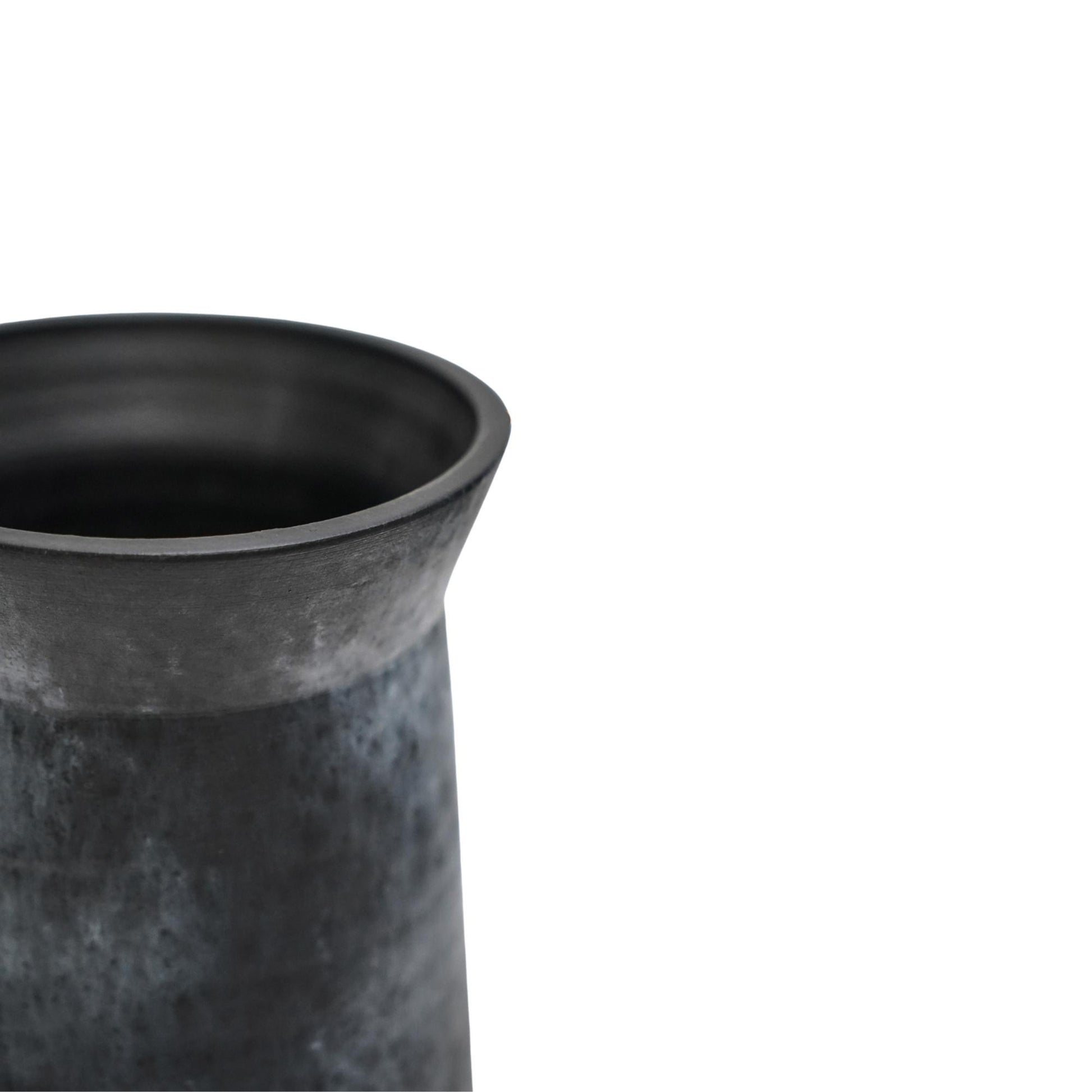 TheFoalyard Ivyline Kew Royal Botanic Gardens Handthrown Vase Basalt 20cm close up