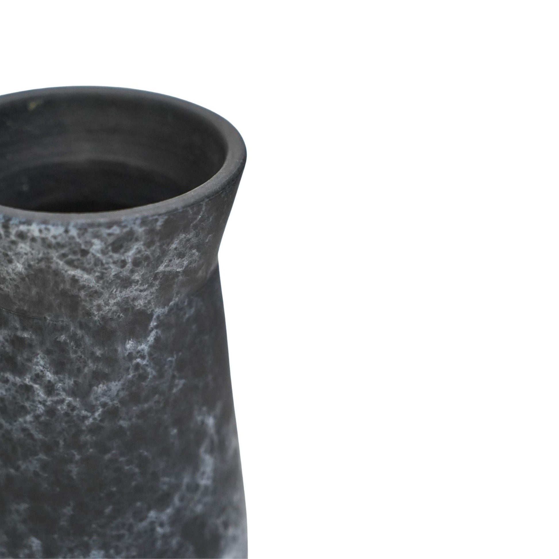 TheFoalyard Ivyline Kew Royal Botanic Gardens Handthrown Vase Basalt 30cm close up
