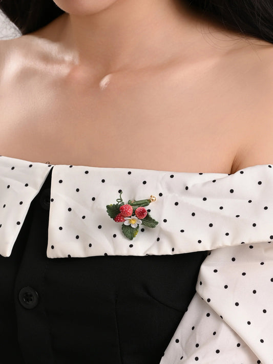 π Berry Sweet Summer Strawberry Micro Crochet Brooch