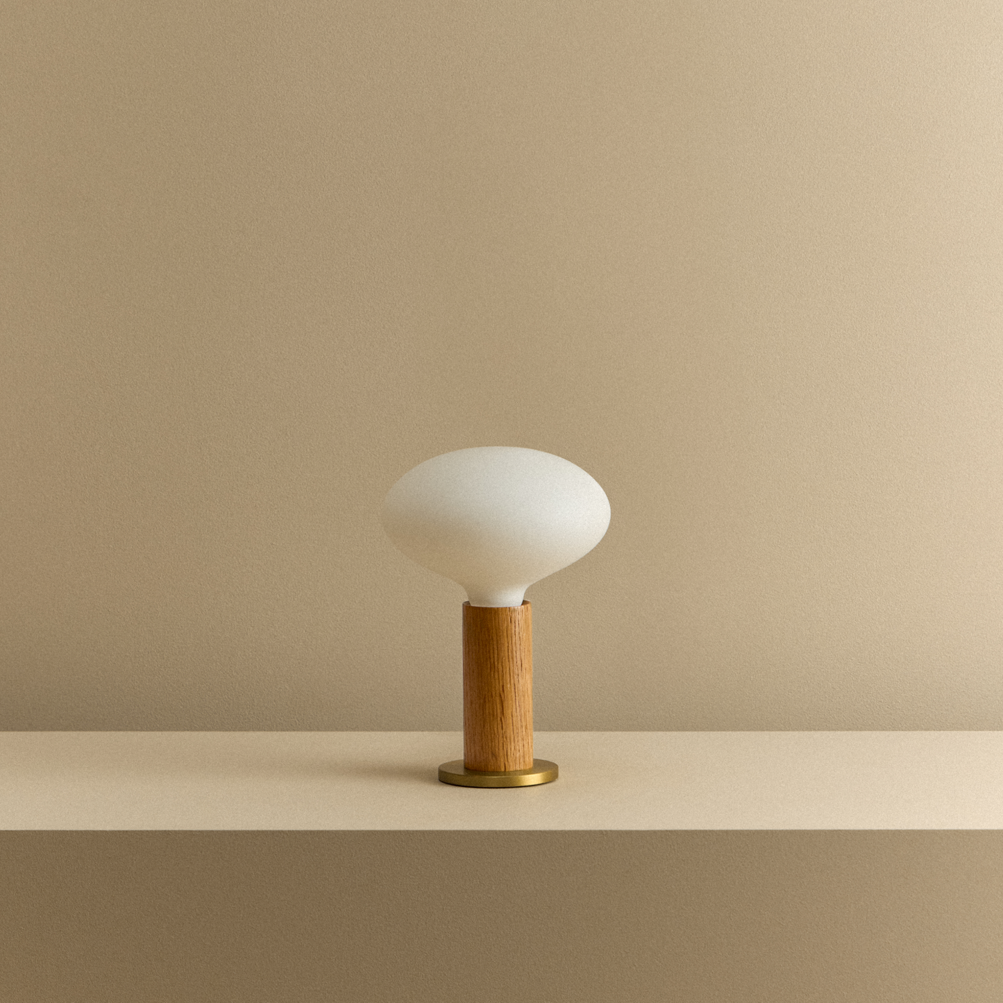 Knuckle Table Lamp in Oak + Oval Dim to Warm