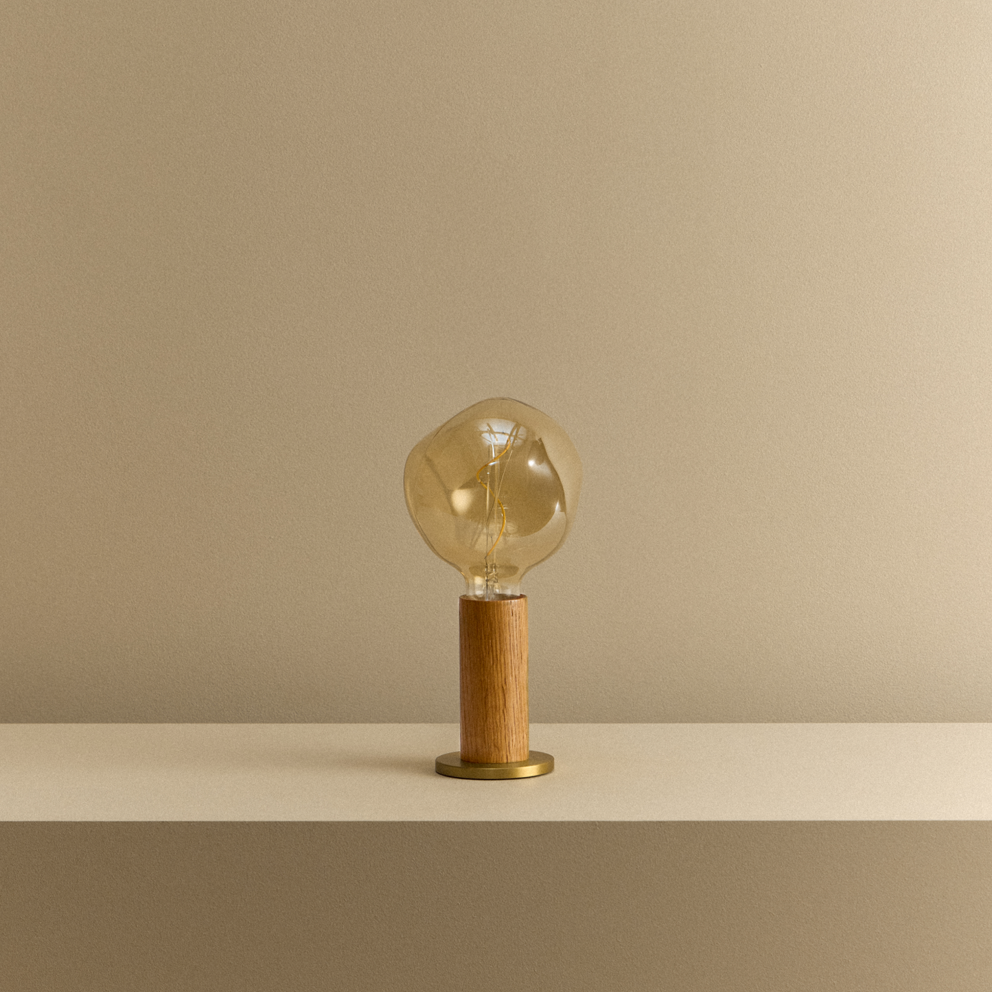 Knuckle Table Lamp in Oak + Voronoi I