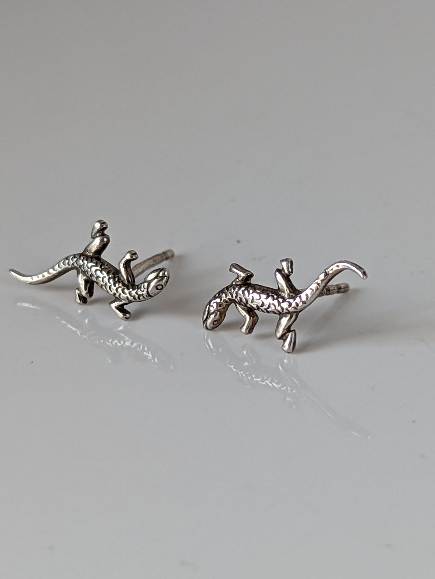 Silver Steed Detailed Lizard Stud Earrings