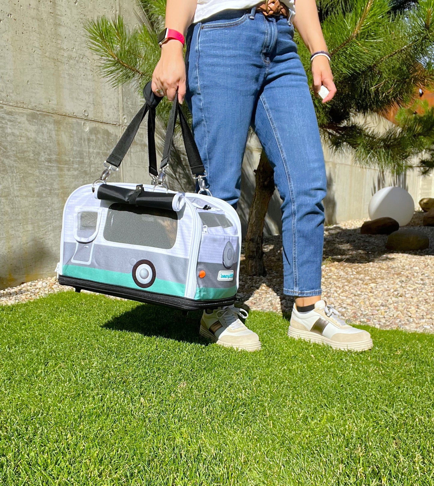 THE BABY BLUE ROAMER - KITTYRAMA CAT CARRIER & HIDEAWAY