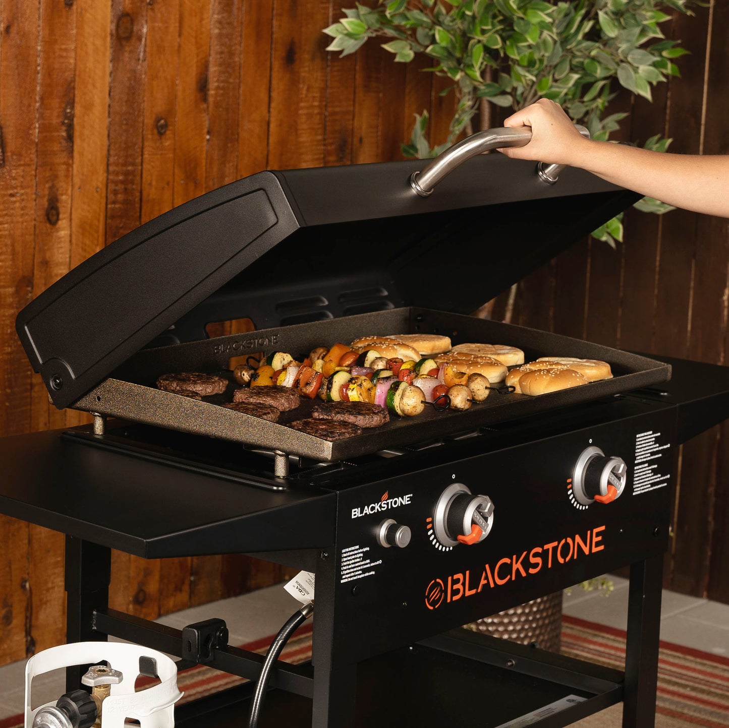 TheFoalyard Blackstone Original 28-inch Griddle with Hood - barbecue cooking