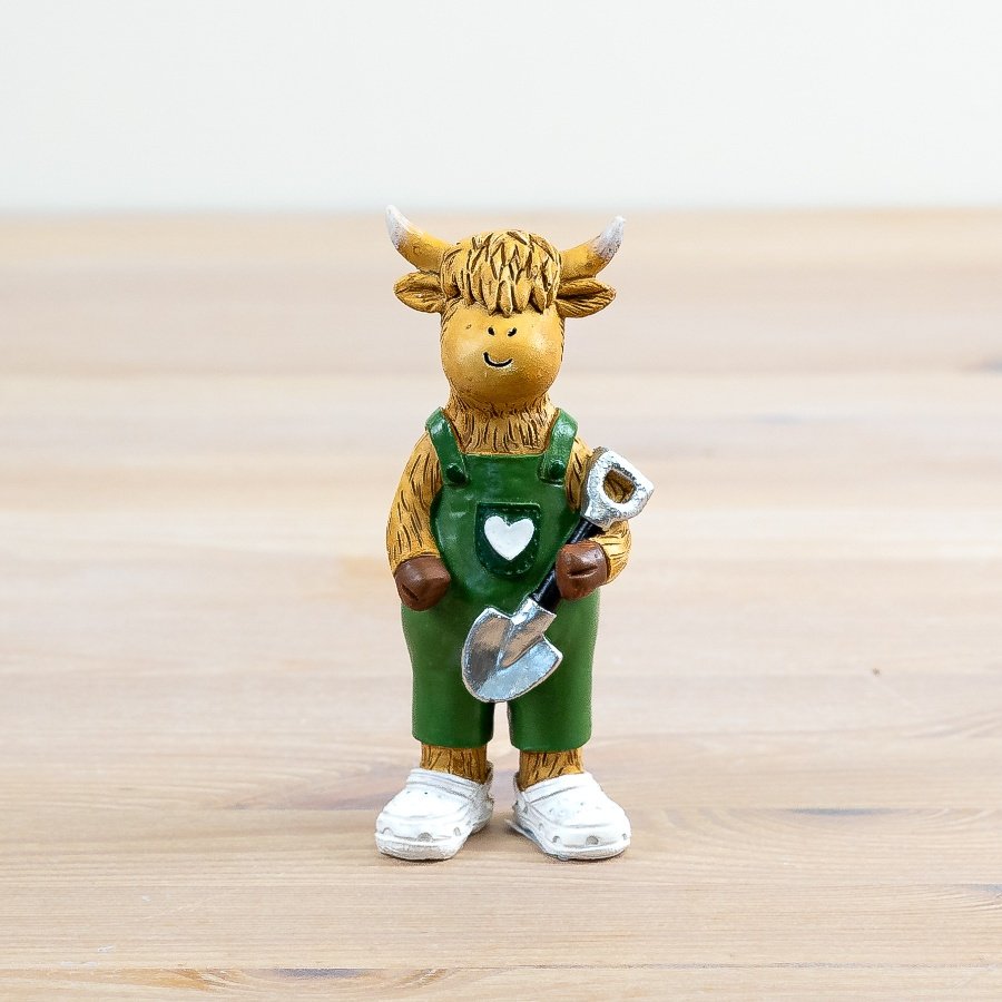 The Foalyard - Portland Living Standing Highland Cow holding Shovel - 12cm figurines