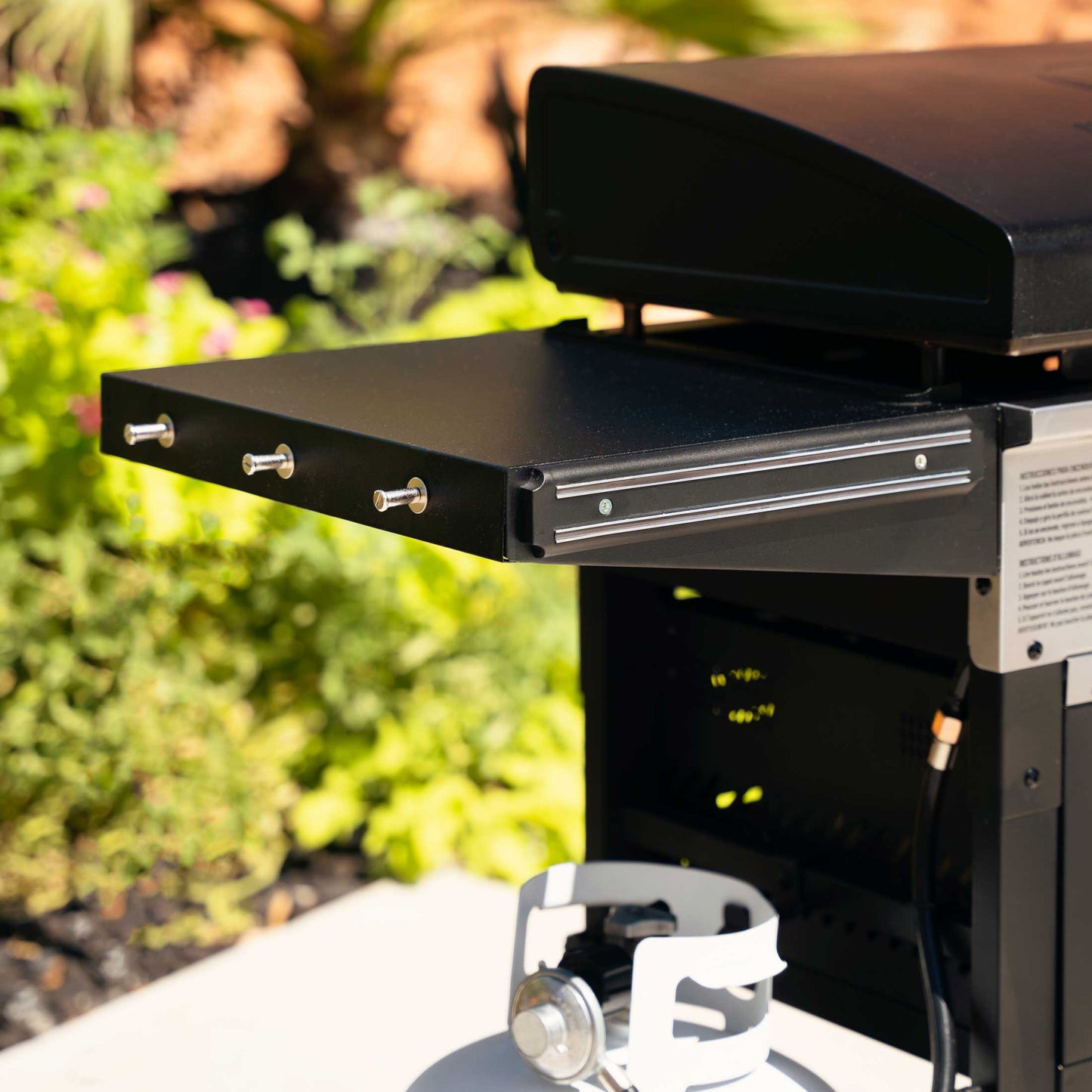 The Foalyard Blackstone 28-inch Gas Griddle Plus AirFryer Combo and Hood - folding side shelf with hooks