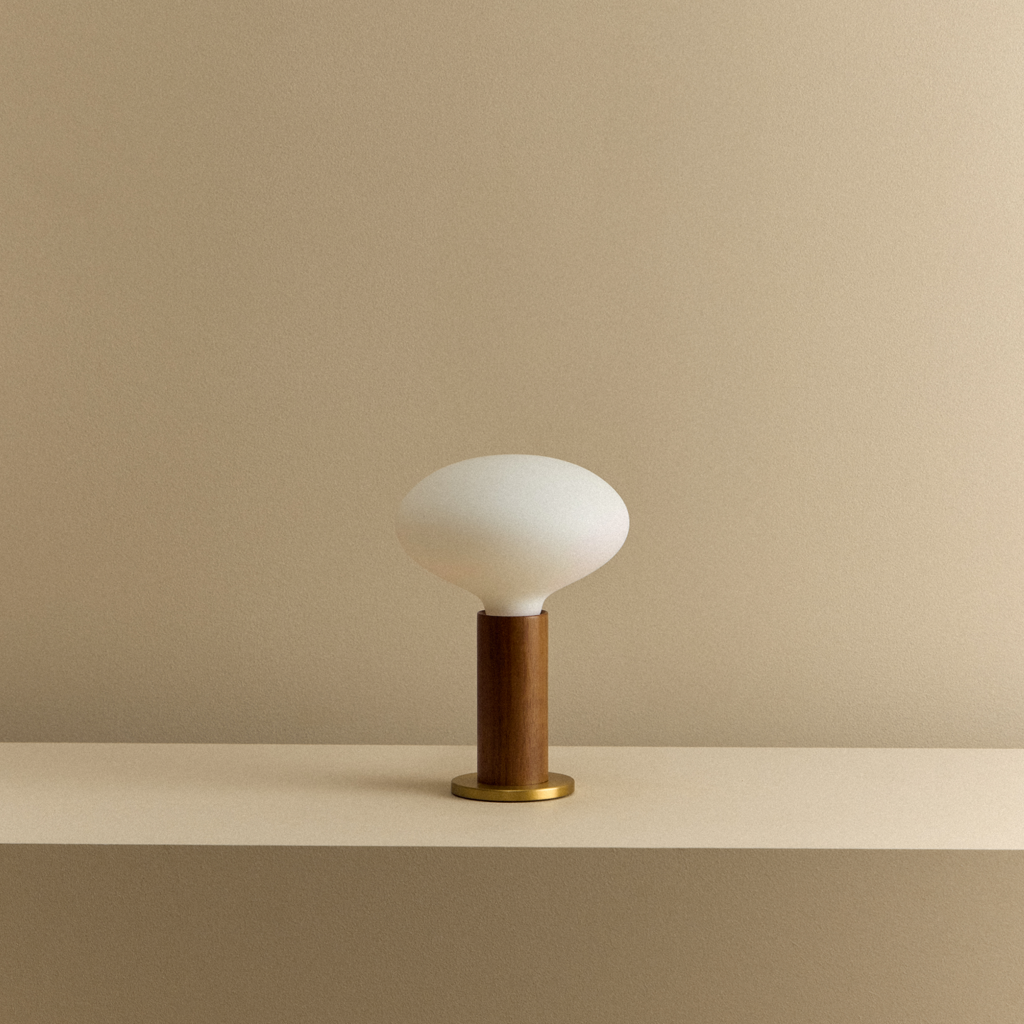 Knuckle Table Lamp in Walnut + Oval