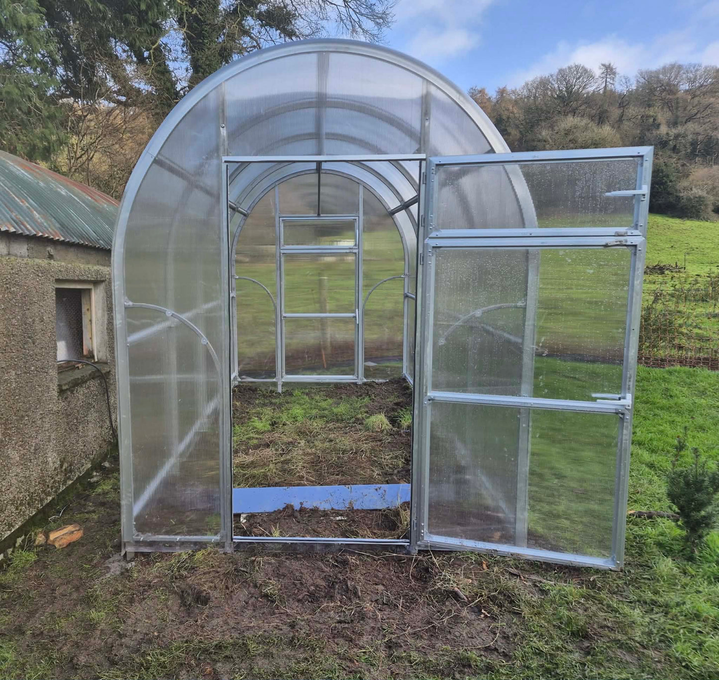 Sigma Lux 2m (width: 2 m, height: 2.4 m)