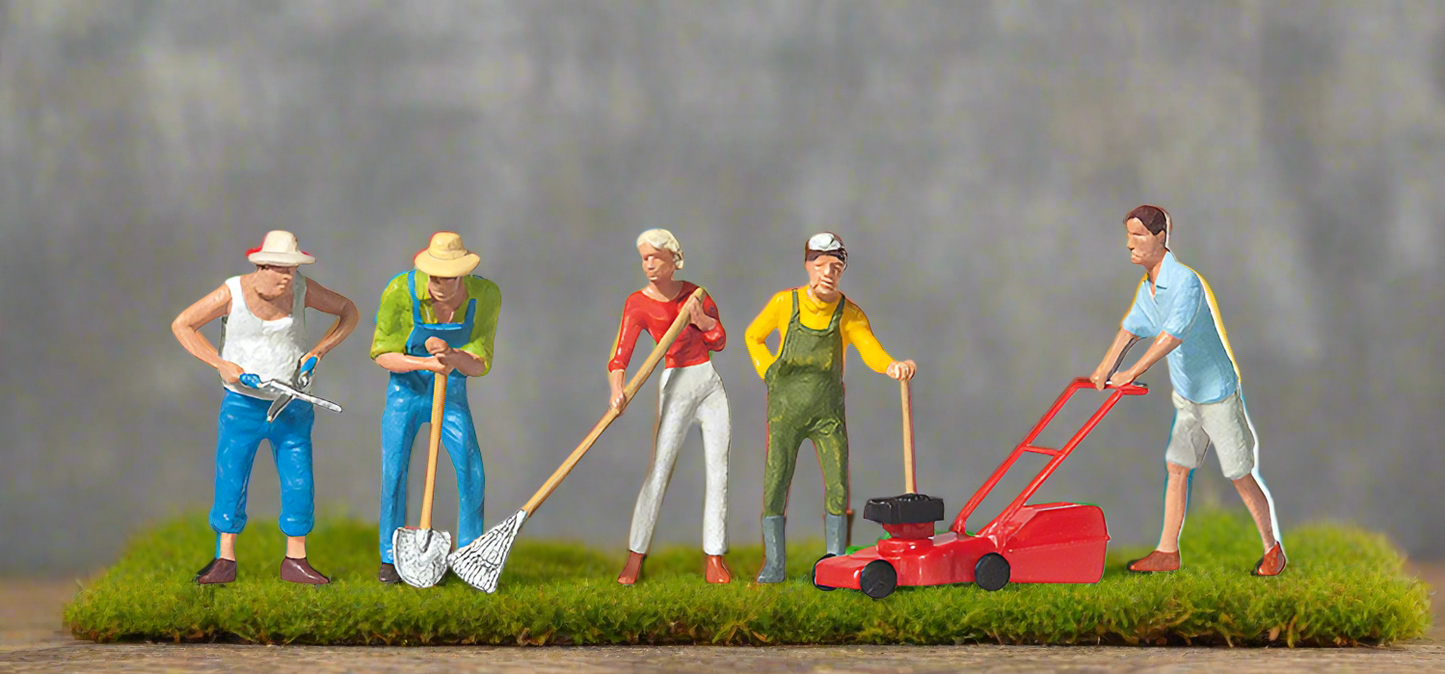 Gardeners Terrarium Figures 10463