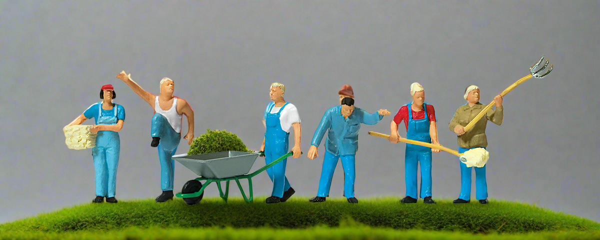 Modern Farmers Terrarium Figures 0212560