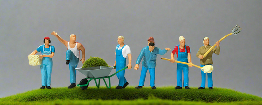 Modern Farmers Terrarium Figures 0212560