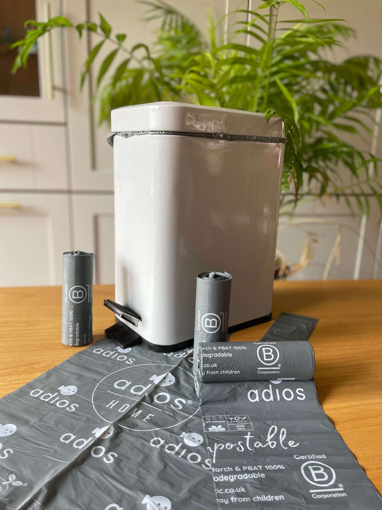 ποΈ Compostable Bin Liners with Handles β 30L - Roll of 20 bags πΏ