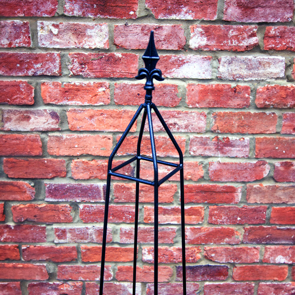 PoppyForge Cleo Obelisk