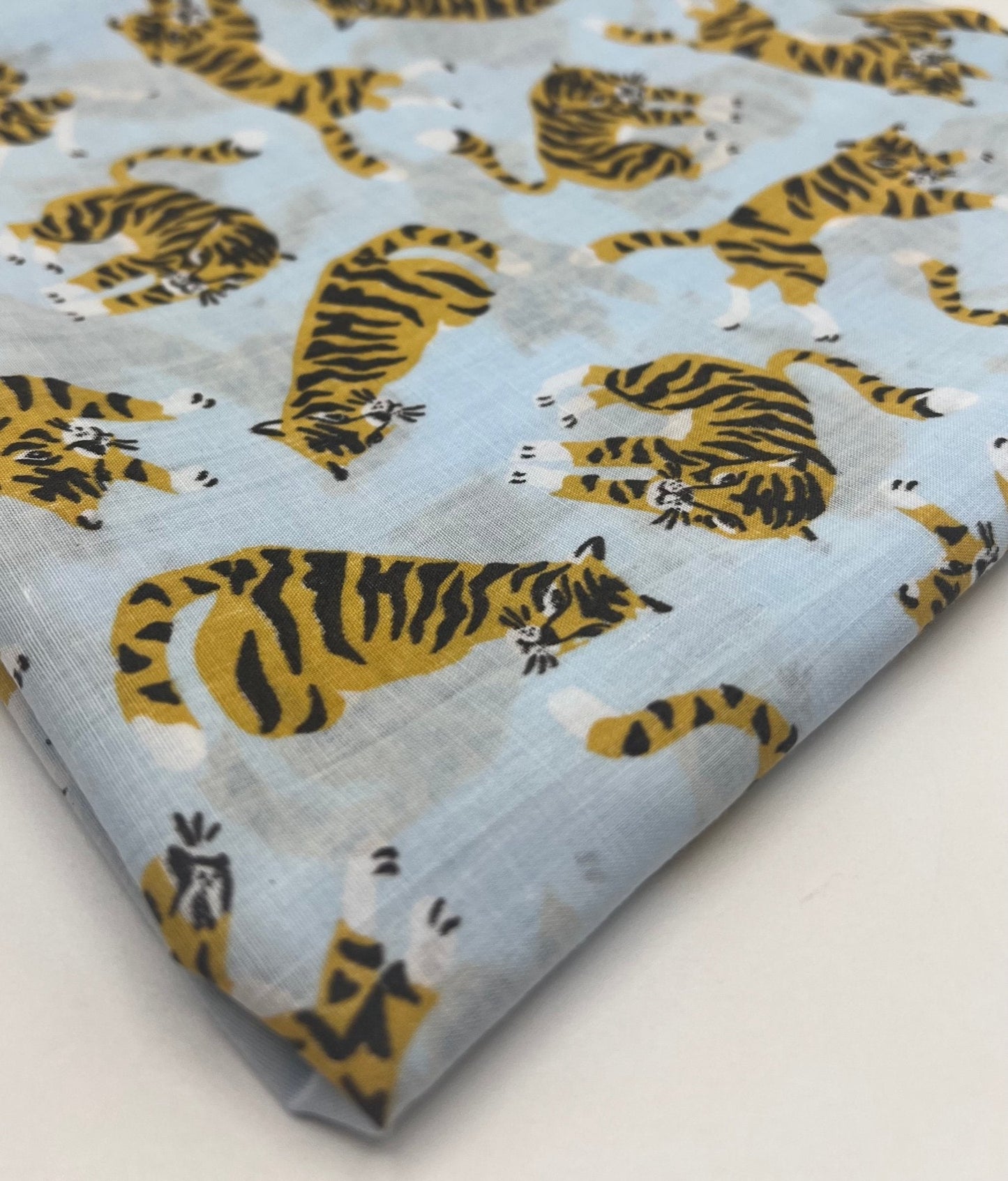 Tigers Printed Polycotton 90 GSM 80/20 44 Inch Non Stretch