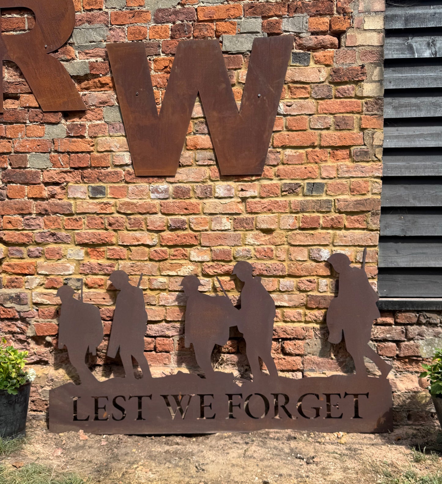 XXL Rusty Metal Lest We Forget Soldier Scene Garden Decoration