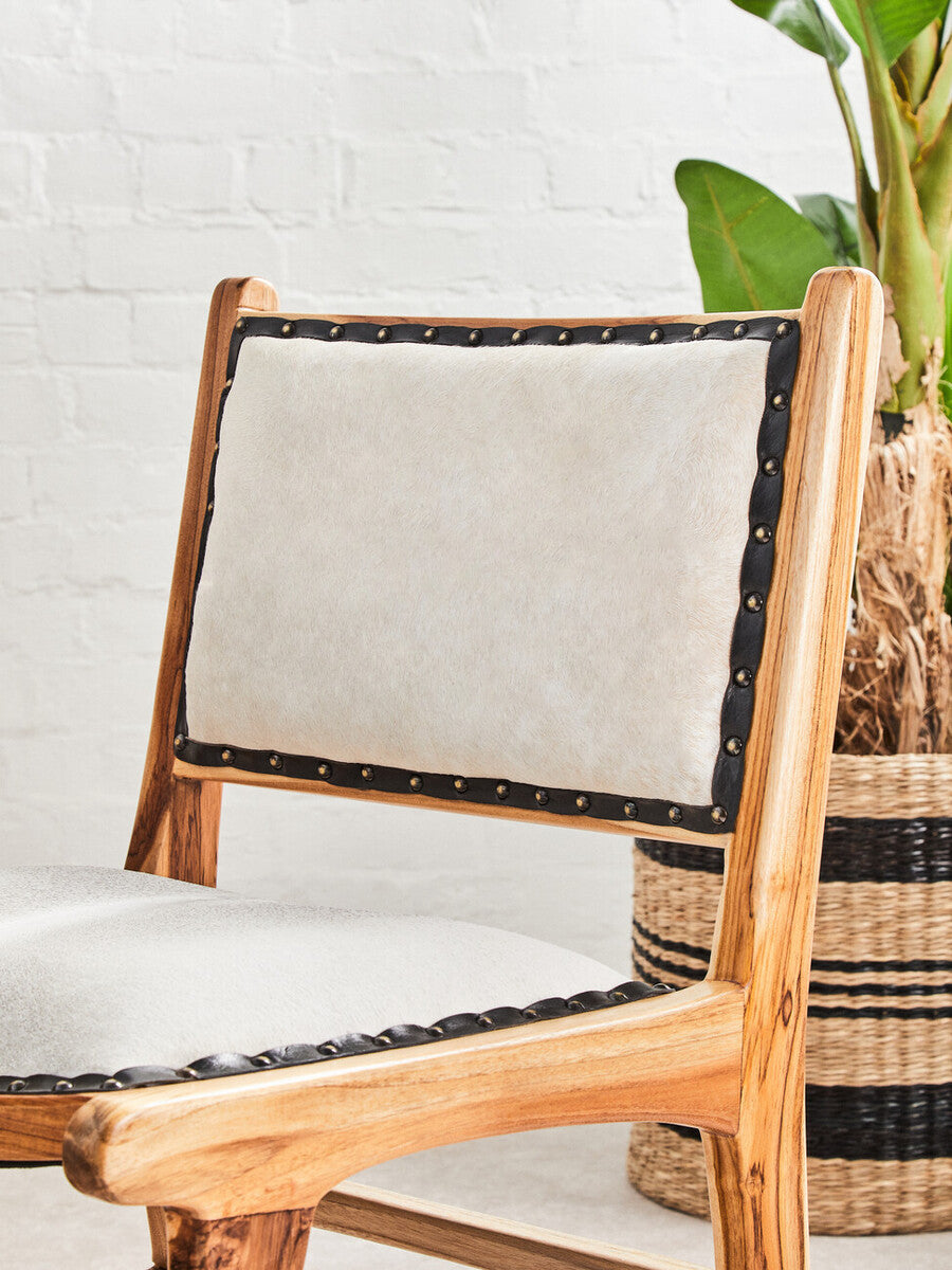 Arles Set of 2 Seagrass Baskets with Black Stripes.