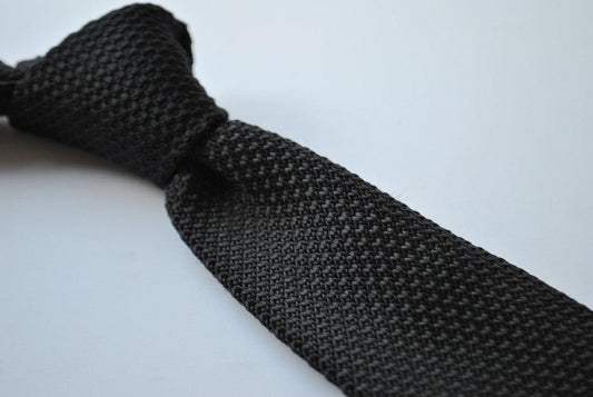black tie knitted tie with pointed end in standard 8cm width