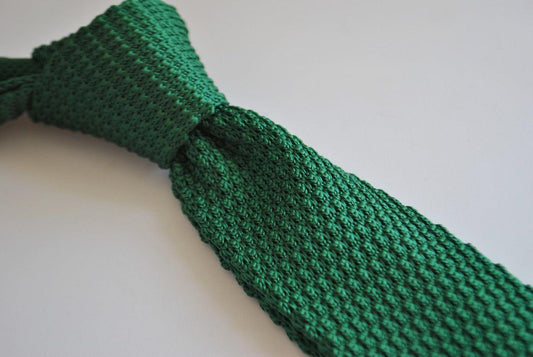 green skinny knitted tie with pink tip