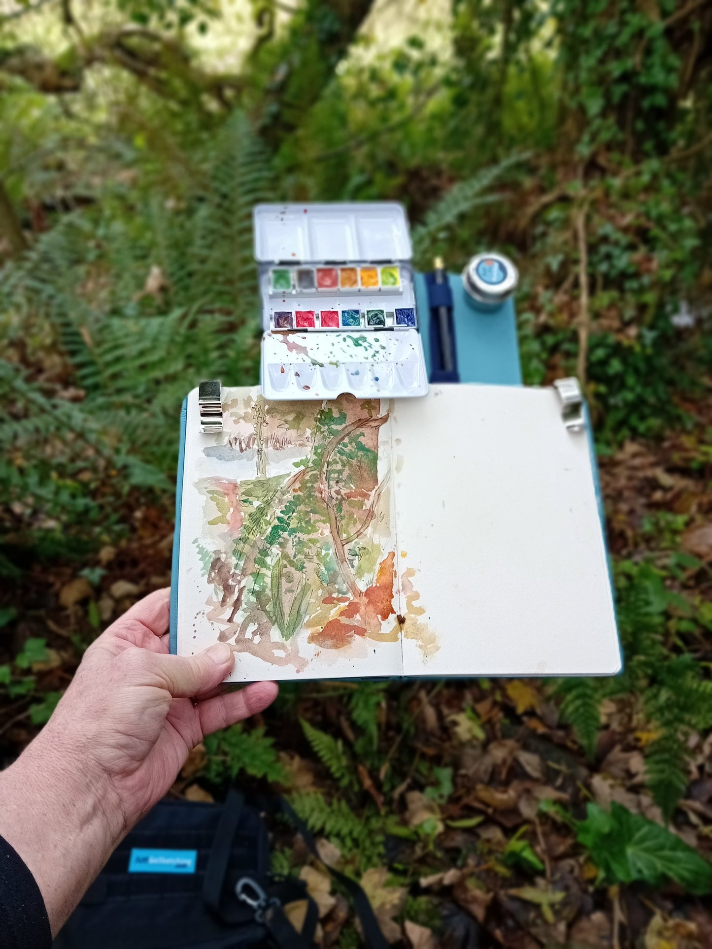 *A5 JustGoSketching Kit – 40 Pages + Companion Board + 12 Handcrafted Watercolours (Half Pans)