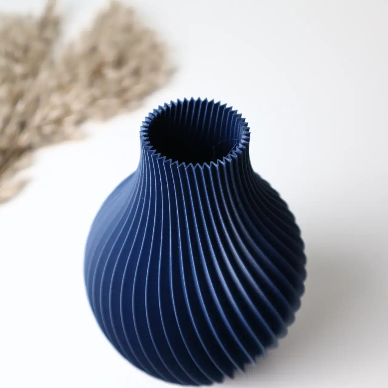 The Felicia Vase – Spiraled 3D Printed Decor for Dried Flowers