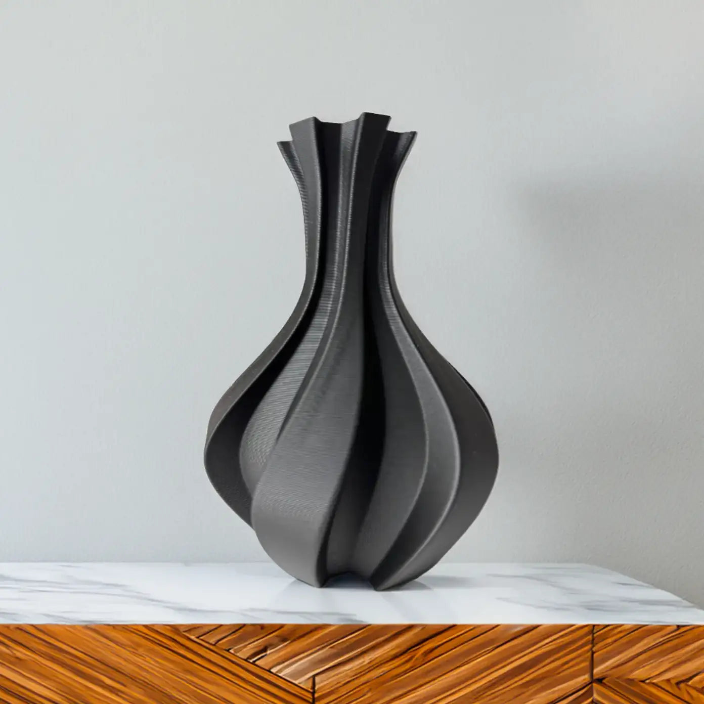 The Daniela Vase – Modern Spiral 3D Printed Decor