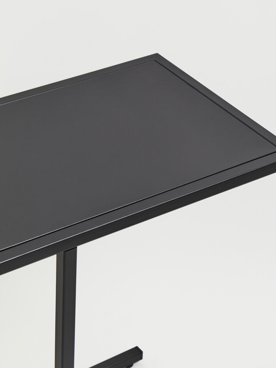Black Powder Coated Metal Side Table with C-Shaped Design, Acero | Acero