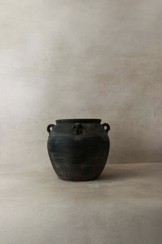 Vintage Dark pot with ears - E4.3
