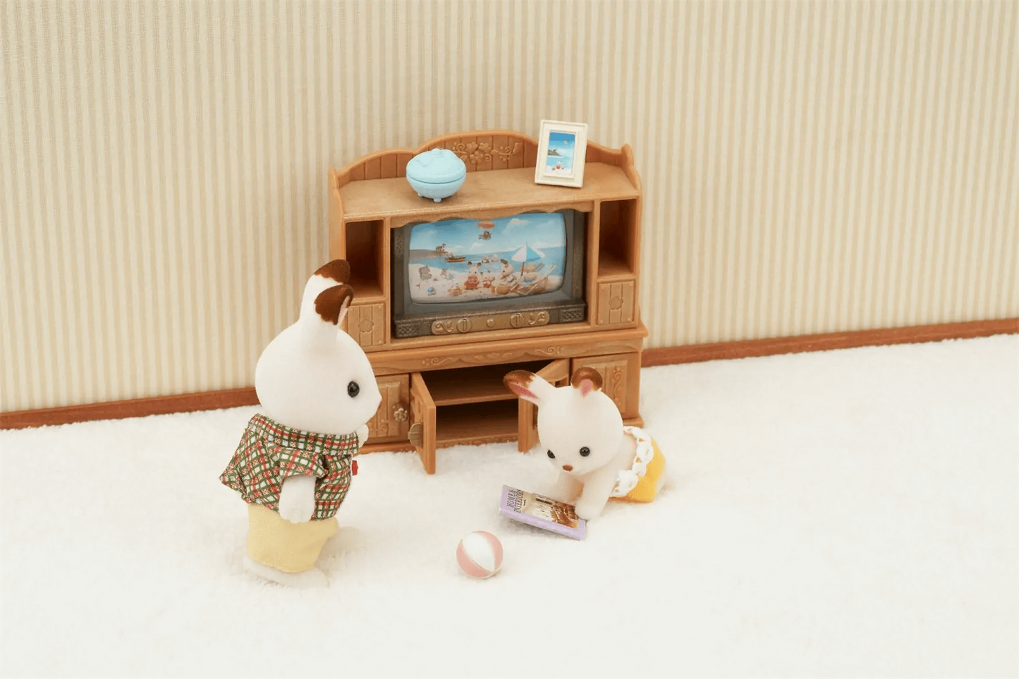 Sylvanian Families Comfy Living Room Set Furniture Playset for Ages 3+