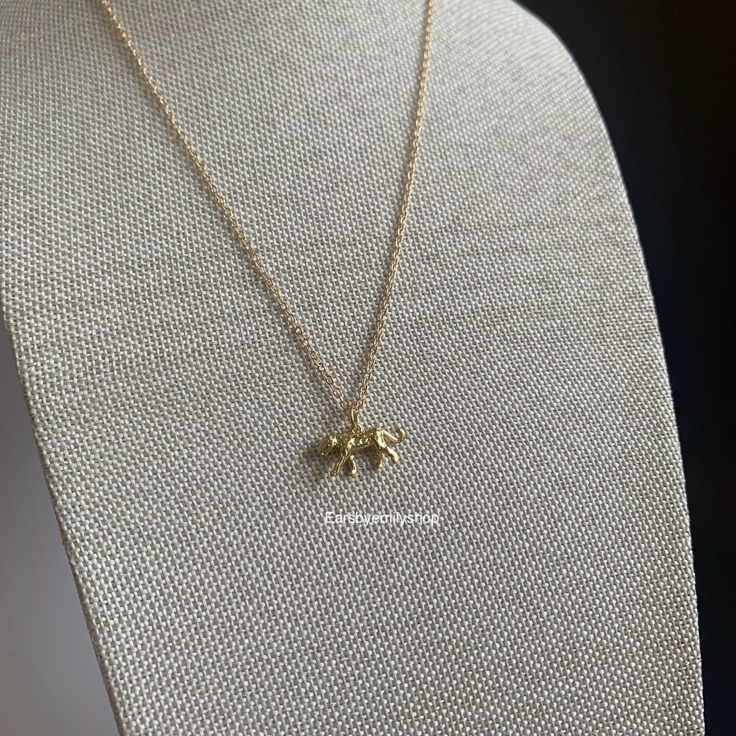 Gold plated leopard pendant with necklace