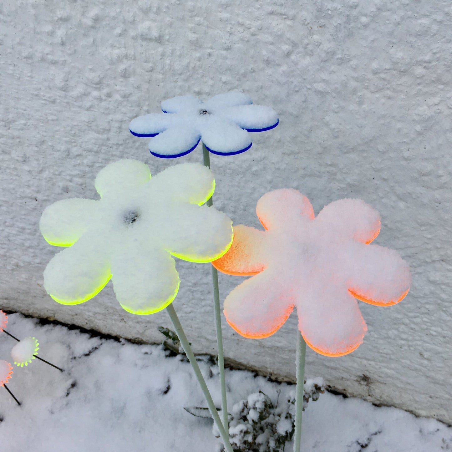 Large Garden Decor Ornaments Set of 3 'Daisies'