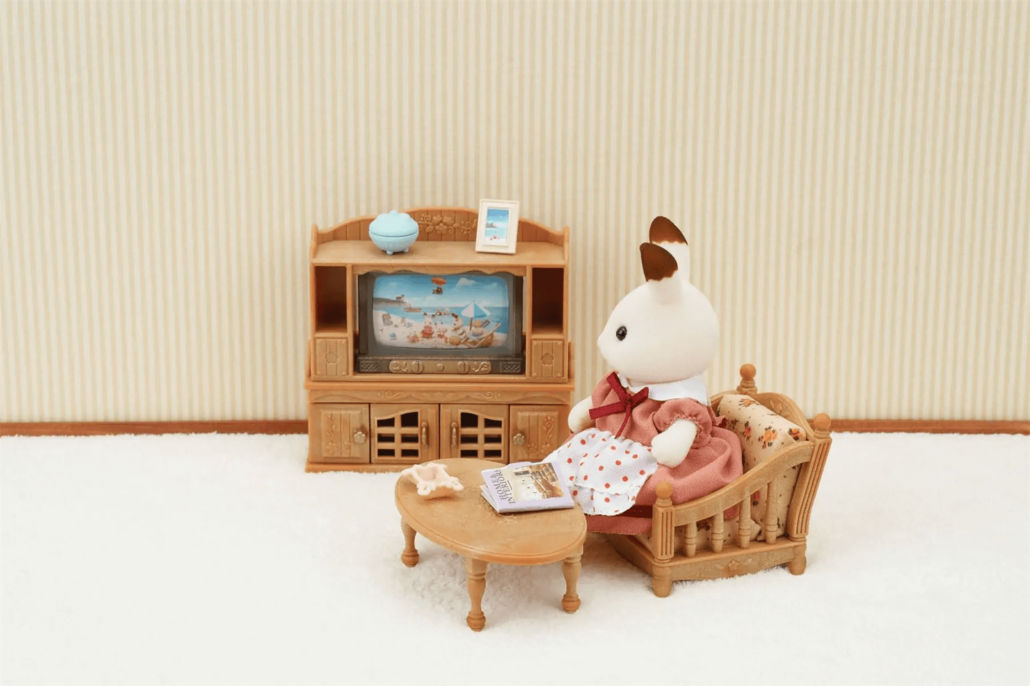 Sylvanian Families Comfy Living Room Set Furniture Playset for Ages 3+