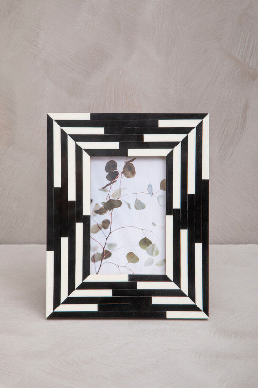 Donato 4In X 6In Black And White Stripe Photo Frame
