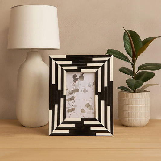 Donato 4In X 6In Black And White Stripe Photo Frame