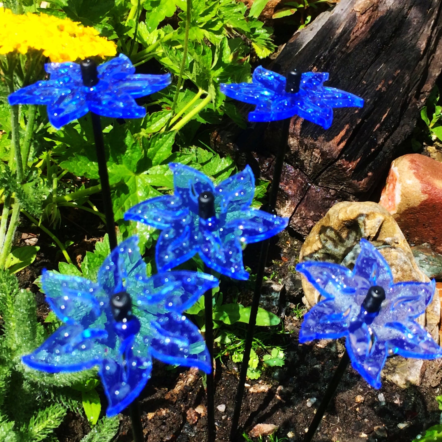 Small Garden Décor Ornaments Set of 5 'Lotus'